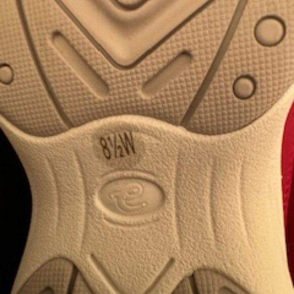 Beautiful pair of slip in shoes in exclusive red paisley size 8 1/2 wide - Picture 4 of 5